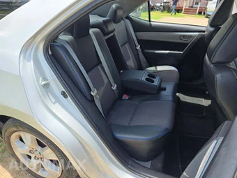 2016 Toyota Corolla LE – miniatura 16