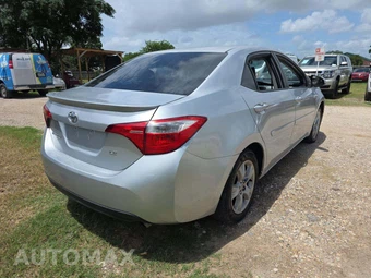 2016 Toyota Corolla LE – miniatura 3