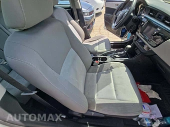2016 Toyota Corolla LE Plus - miniatura 18