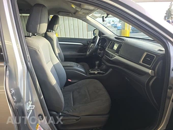 2016 Toyota Highlander LE - miniatura 8