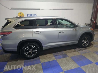 2016 Toyota Highlander XLE – miniatura 4