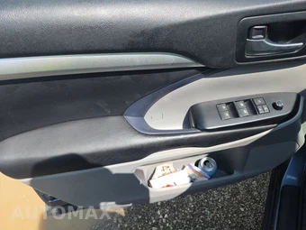 2016 Toyota Highlander XLE – miniatura 9