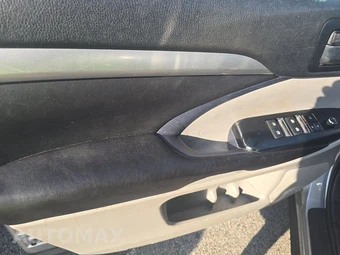 2016 Toyota Highlander XLE – miniatura 9