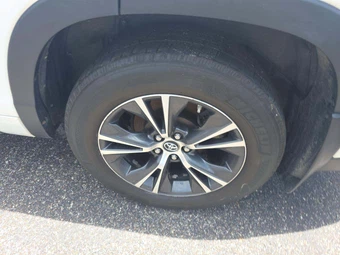 2016 Toyota Highlander XLE – miniatura 23