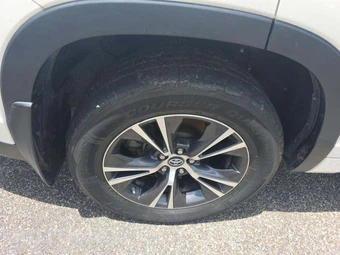 2016 Toyota Highlander XLE – miniatura 24