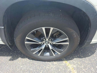 2016 Toyota Highlander XLE – miniatura 28