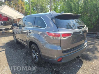 2016 Toyota Highlander XLE – miniatura 2