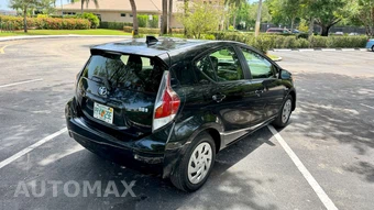 2016 Toyota Prius c One - miniatura 10