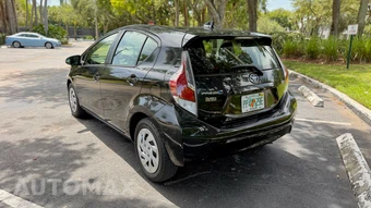 2016 Toyota Prius c One - miniatura 14