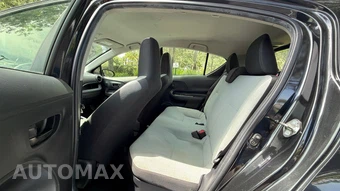 2016 Toyota Prius c One - miniatura 16