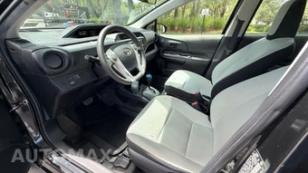 2016 Toyota Prius c One - miniatura 17