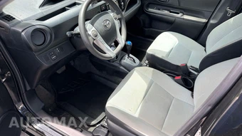 2016 Toyota Prius c One - miniatura 18