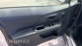 2016 Toyota Prius c One - miniatura 19