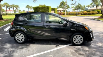 2016 Toyota Prius c One - miniatura 7
