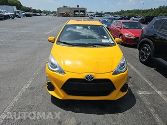 2016 Toyota Prius c Three – miniatura 2