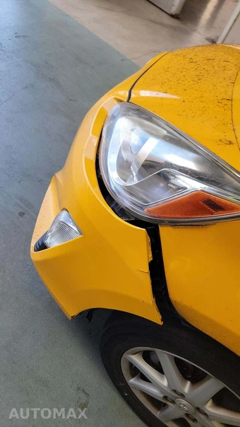 2016 Toyota Prius c Three – miniatura 29