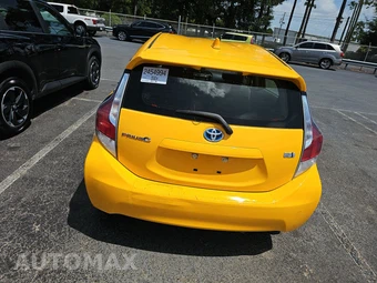 2016 Toyota Prius c Three – miniatura 5