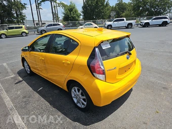 2016 Toyota Prius c Three – miniatura 6