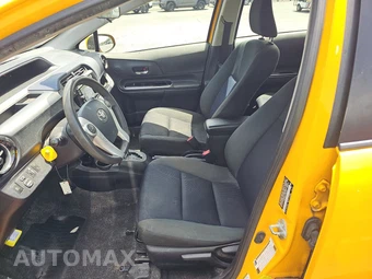 2016 Toyota Prius c Three – miniatura 7
