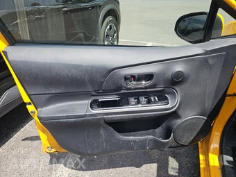 2016 Toyota Prius c Three – miniatura 9