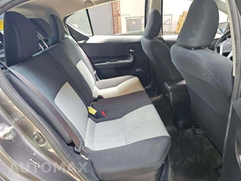 2016 Toyota Prius c Three - miniatura 13
