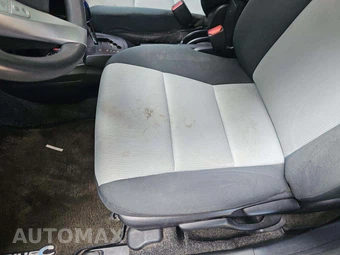 2016 Toyota Prius c Three - miniatura 18