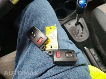 2016 Toyota Prius c Three - miniatura 5