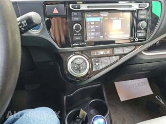 2016 Toyota Prius c Three - miniatura 7
