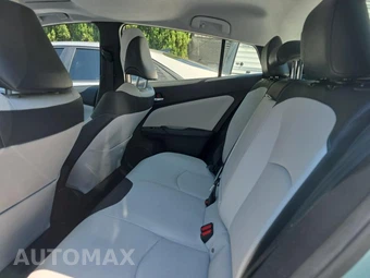 2016 Toyota Prius Four - miniatura 16