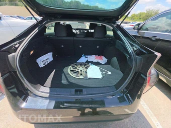 2016 Toyota Prius Three – miniatura 11
