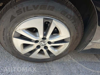 2016 Toyota Prius Three – miniatura 24