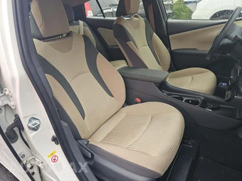 2016 Toyota Prius Two - miniatura 15