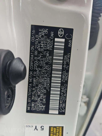 2016 Toyota Prius Two - miniatura 2
