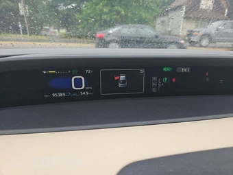 2016 Toyota Prius Two - miniatura 6