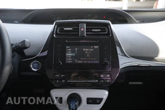 2016 Toyota Prius Two – miniatura 13