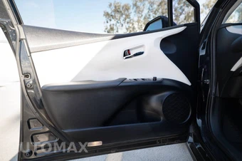 2016 Toyota Prius Two – miniatura 16