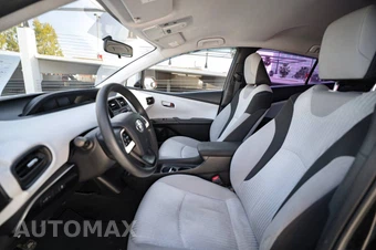 2016 Toyota Prius Two – miniatura 9