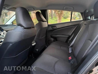 2016 Toyota Prius Two - miniatura 11