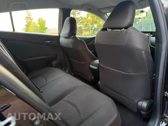 2016 Toyota Prius Two - miniatura 12