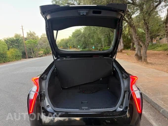2016 Toyota Prius Two - miniatura 13
