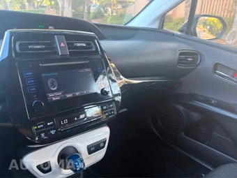 2016 Toyota Prius Two - miniatura 15