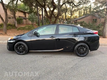 2016 Toyota Prius Two - miniatura 3