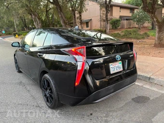 2016 Toyota Prius Two - miniatura 7