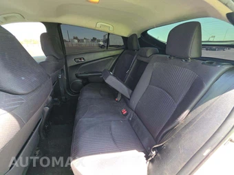 2016 Toyota Prius Two - miniatura 10