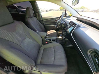 2016 Toyota Prius Two - miniatura 15