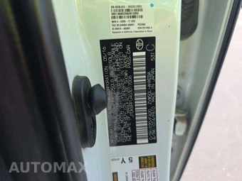2016 Toyota Prius Two - miniatura 2