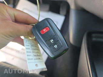 2016 Toyota Prius Two - miniatura 5