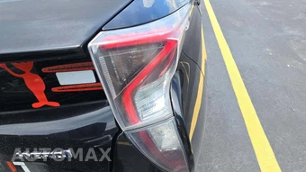 2016 Toyota Prius Two - miniatura 21