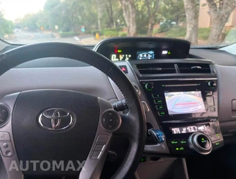 2016 Toyota Prius v Four - miniatura 12
