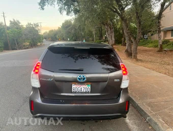 2016 Toyota Prius v Four - miniatura 3